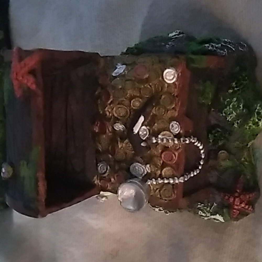 Sunken treasure fish tank